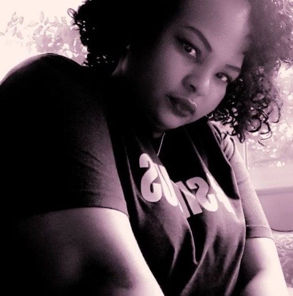 Meet your Posher, Julia - Picture 1 of 1